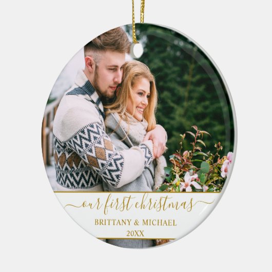 Stylisches Skript Unser erstes Weihnachts-Gold-Paa Keramik Ornament (Links)