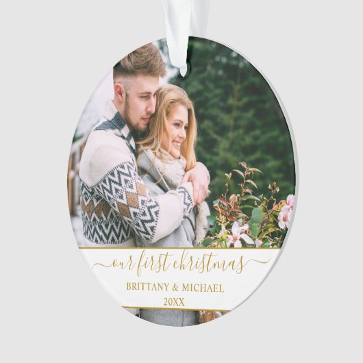 Stylisches Skript Unser erstes Weihnachts-Gold-Paa Ornament (Vorderseite)
