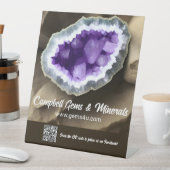 Stylish Amethyst Geode Custom QR Sockelschild (In Situ)