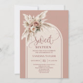 Stylish Boho Arch Powder Pink Pampas Floral 16th Einladung (Vorderseite)