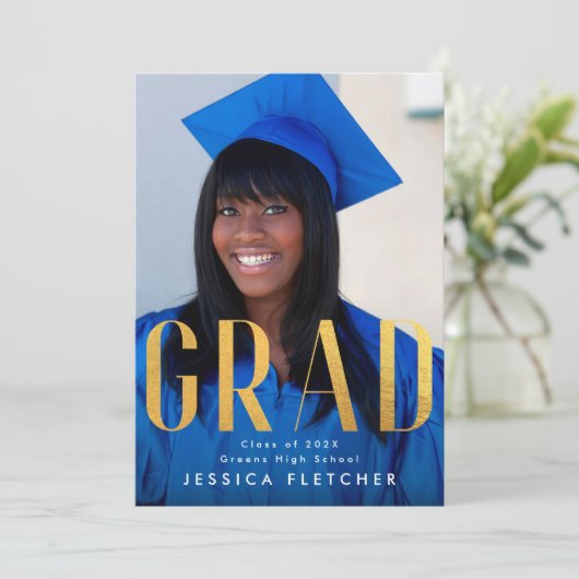 Stylish Bold Yellow Foil GRAD Foto 2023 Ankündigung (Stehend Vorderseite)