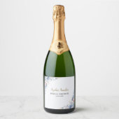 Stylish Bridal Shower with Elegant Blue Blooms Schaumweinetikett (Vorderseite)
