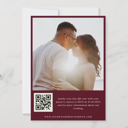 Stylish Deep Burgundy Typography QR Code Wedding Einladung (Rückseite)