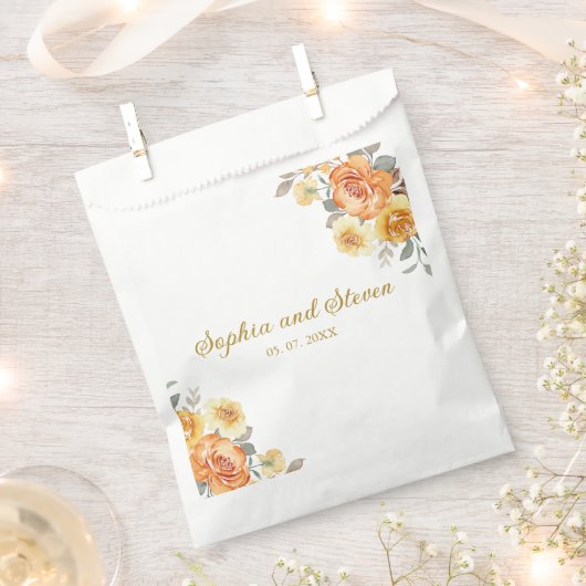 Stylish Floral Wedding with Orange Flowers Geschenktütchen (Ausgeschnitten)
