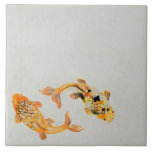 Stylish Gold Koi Fish Fliese<br><div class="desc">Eine Keramik mit einer Illustration eines Goldfischpaars,  der zusammen schwimmt.</div>
