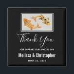Stylish Gold Koi Fish Wedding Vielen Dank Magnet<br><div class="desc">Awedding danke Ihnen favorisieren Magnet mit einer Illustration eines Paares Gold koi Fisch Schwimmen zusammen. Schwarzer Hintergrund.</div>