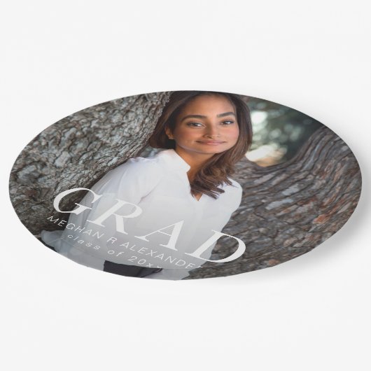 Stylish Grad Typografy Graduation Party Pappteller (Schrägansicht)