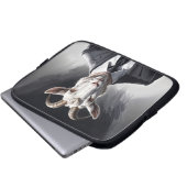 Stylish horned figure in sharp formal attire art laptopschutzhülle (Vorne Knopf)