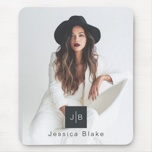Stylish Modern Woman Entrepreneur Monogram Photo Mousepad (Vorne)