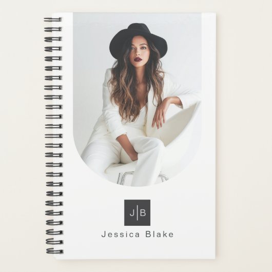 Stylish Modern Woman Entrepreneur Photo Monogram Planer (Vorderseite)