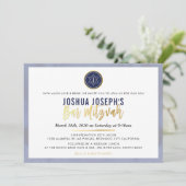 STYLISH MONOGRAM BAR MITZVAH-Blaugoldskript Einladung (Stehend Vorderseite)
