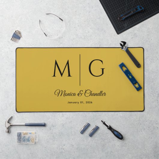 Stylish Monogram With Couple Name Metallic Gold Schreibtischunterlage (Arbeitsplatz)