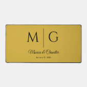 Stylish Monogram With Couple Name Metallic Gold Schreibtischunterlage (Vorderseite)