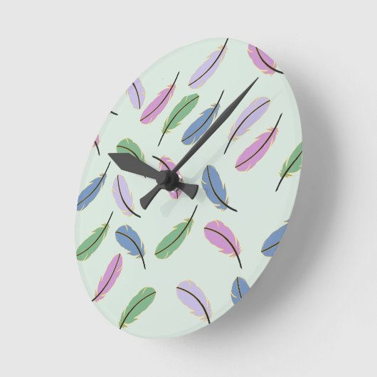 Stylish Pastel Feathers Pattern Runde Wanduhr (Winkel)