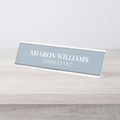 Stylish Professional Dusty Blue Minimalist Desk Schreibtischnamensplakette (Vorderseite )