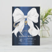 Stylish White Bow Pearls Navy Blue Metallic Einladung (Stehend Vorderseite)