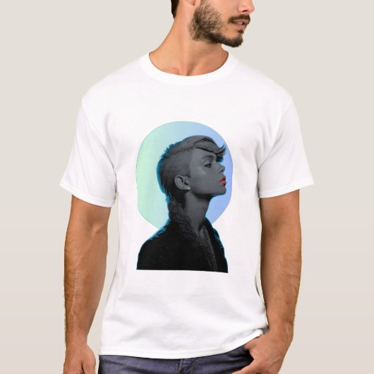 Stylish Woman in Monochromatic Portrait T-Shirt (Vorderseite)