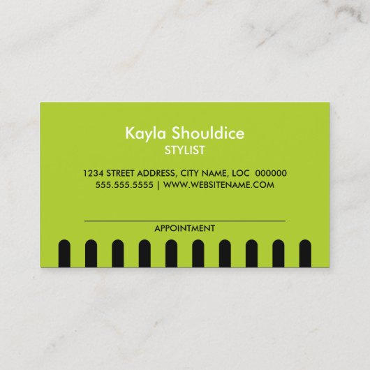 Stylist des Friseursalons mit grüner Ernennung Terminkarte (Rückseite)