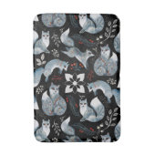  Stylized blue foxes with intricate floral designs Badematte (Vorderseite Vertikal)