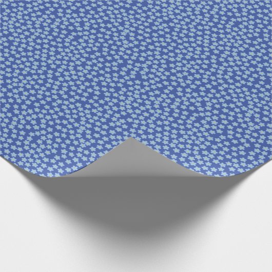 Stylized Forget-Me-Not Flowers on Blue Geschenkpapier (Ecke)
