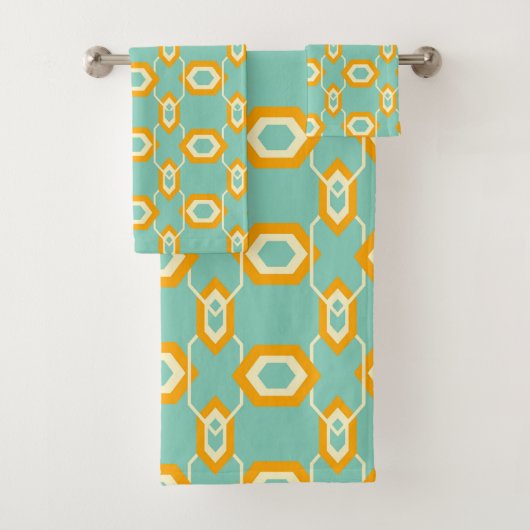 Stylized geometric pattern in bold orange hexagon badhandtuch set (Insitu)