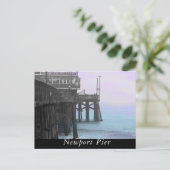 Stylized Newport Pier Postkarte (Stehend Vorderseite)