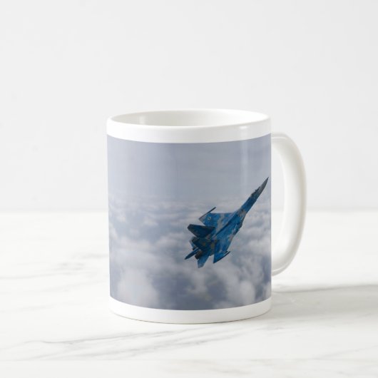 SU-27 Flanker über den Wolken Kaffeetasse (VorderseiteRechts)