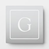 Subtile hellgraue Gradient Surname Monogram Fotoplatte (Vorderseite)
