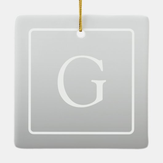 Subtile hellgraue Gradient Surname Monogram Keramikornament (Rückseite)