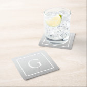 Subtile hellgraue Gradient Surname Monogram Rechteckiger Pappuntersetzer (Vor Ort)