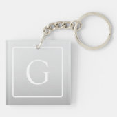 Subtile hellgraue Gradient Surname Monogram Schlüsselanhänger (Rückseite)