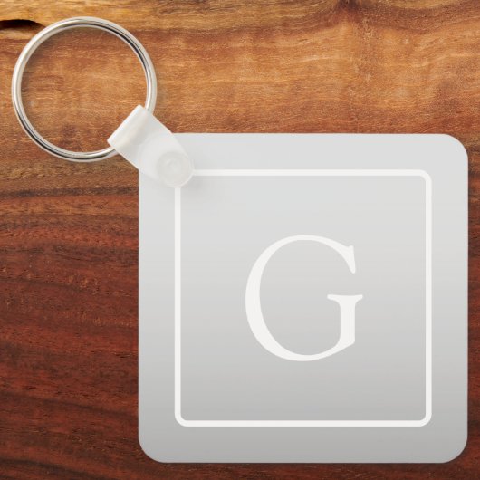 Subtile hellgraue Gradient Surname Monogram Schlüsselanhänger (Vorderseite)