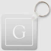 Subtile hellgraue Gradient Surname Monogram Schlüsselanhänger (Rückseite)