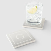 Subtile hellgraue Gradient Surname Monogram Steinuntersetzer (Seitenansicht)