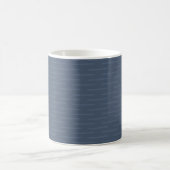Subtile Linien auf dunklem Graublau Kaffeetasse (Mittel)