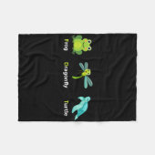 Subtile Political Humor Frog Dragonfly Turtle Shir Fleecedecke (Vorderseite (Horizontal))