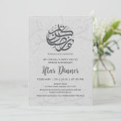 Subtle Arabic Calligraphy Texture Ramadan Iftar Einladung (Stehend Vorderseite)