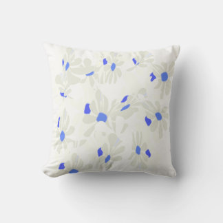 Subtle Beauty: Blue Floral Pattern Cushion Kissen