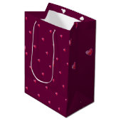 Subtle Wine Red Valentine Mittlere Geschenktüte (Vorderseite Schrägansicht)