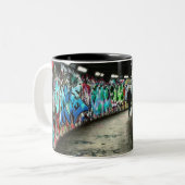 Subway Graffiti Art Zweifarbige Tasse (Vorderseite Links)