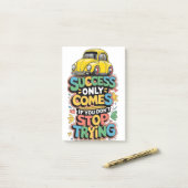 success only comes if you dont stop trying en deux post-it klebezettel (Auf Schreibtisch)