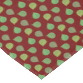 Succulent Jade Tree Green Blätter auf Maroon Tischdecke (Schrägansicht)