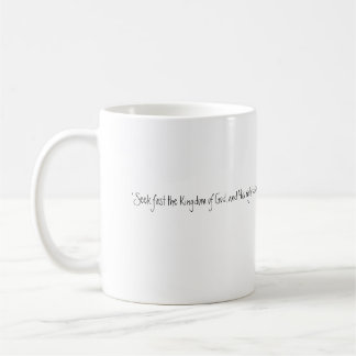 Suchen Sie zuerst Kaffeetasse
