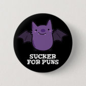 Sucker für Puns Funny Baby Bat Puff Dark BG Button (Vorderseite)