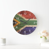 Südafrika-Flagge auf altem hölzernem Korn Große Wanduhr (Zuhause)