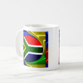 Südafrikanische Flagge: Dynamisches Swirl-Motiv Kaffeetasse (Vorderseite Links)
