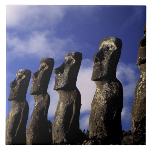 Südamerika, Chile, Osterinsel, Ahu Akiri. Fliese (Vorderseite)