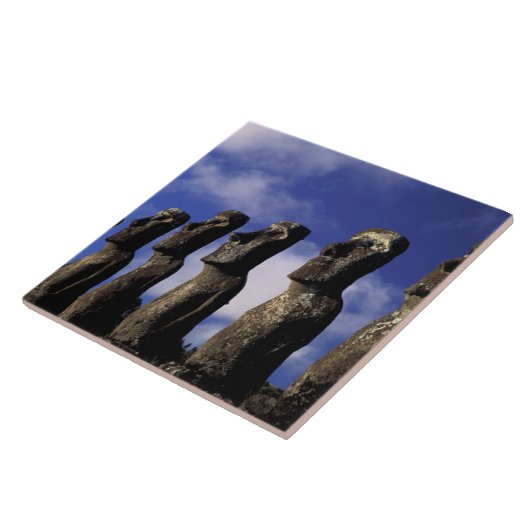 Südamerika, Chile, Osterinsel, Ahu Akiri. Fliese (Seite)