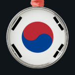 Südkoreanische Flagge - Korea - Taegeukgi - Ornament Aus Metall<br><div class="desc">Südkoreanische Flagge - Korea - Taegeukgi - 대한민국의국기 - 대한민국의나라문장 - Flagge von Südkorea - Emblem von Südkorea,  koreanische Flagge,  Taegeukgi,  koreanische Flagge,  Flagge von Südkorea,  Südkorea,  Korea,  Koreaner,  Südkorea,  Seoul,  goryeo,  Flagge,  Flaggen,  Welt,  Andenken,  koreanische Geschenkideen,  i-Liebe Südkorea</div>