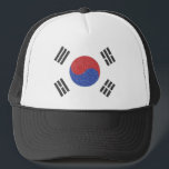 Südkoreanische Flagge Truckerkappe<br><div class="desc">Dieses ist die Flagge von Südkorea, gleichwohl ich sie in hohem Grade pixelated anstelle glatten gemacht habe. Die südkoreanische Flagge hat einen Kreis in der Mitte (die dem Ying Yang Symbol ähnlich ist, aber ist in Rotem und im Blau stattdessen). Die Linien an jeder Ecke stellen Wasser, Himmel, Erde und...</div>